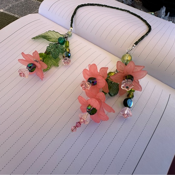 Hand Crafted Jewelry - Hand Crafted - Acrylic and Glass Beaded Floral Bookmark - NEW